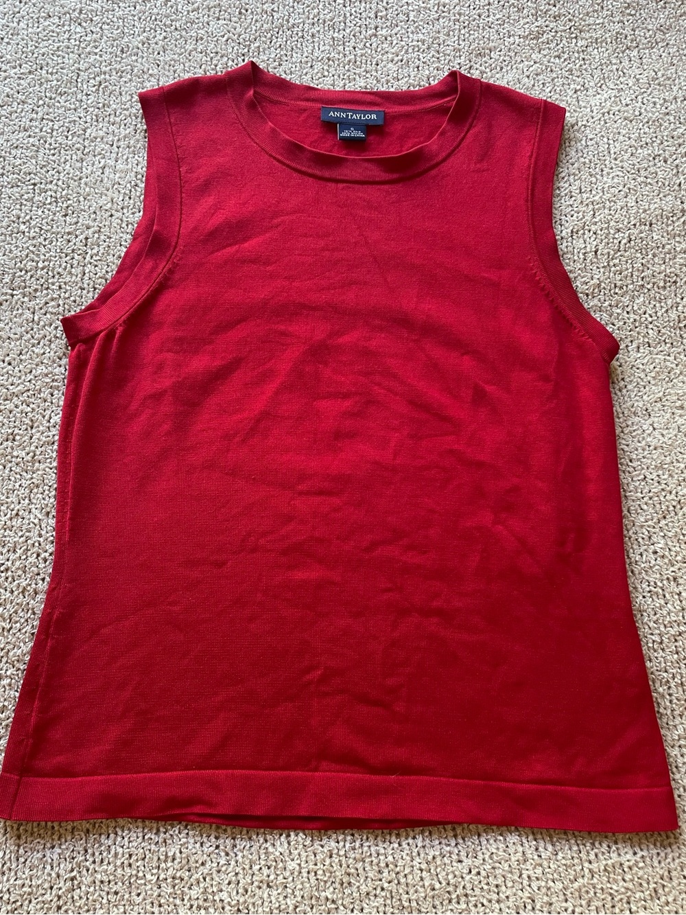 75% Silk Ann Taylor Red Sleeveless Top EUC - size small